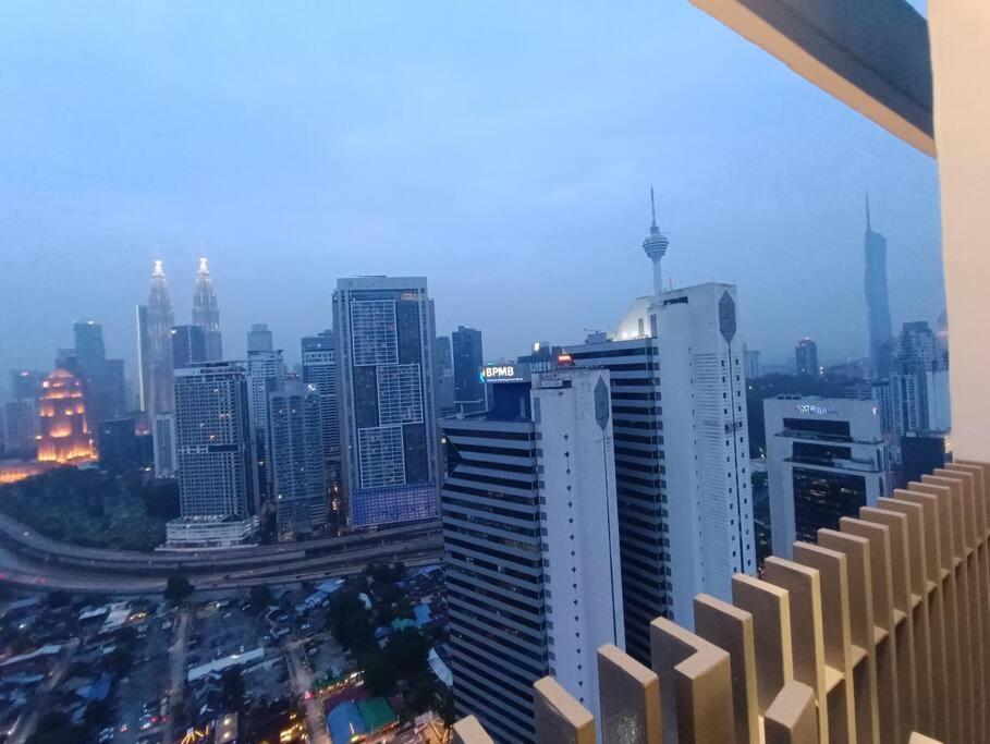 Cl 27A Insta Klcc View & Infinity Pool View Apartment กัวลาลัมเปอร์ ภายนอก รูปภาพ