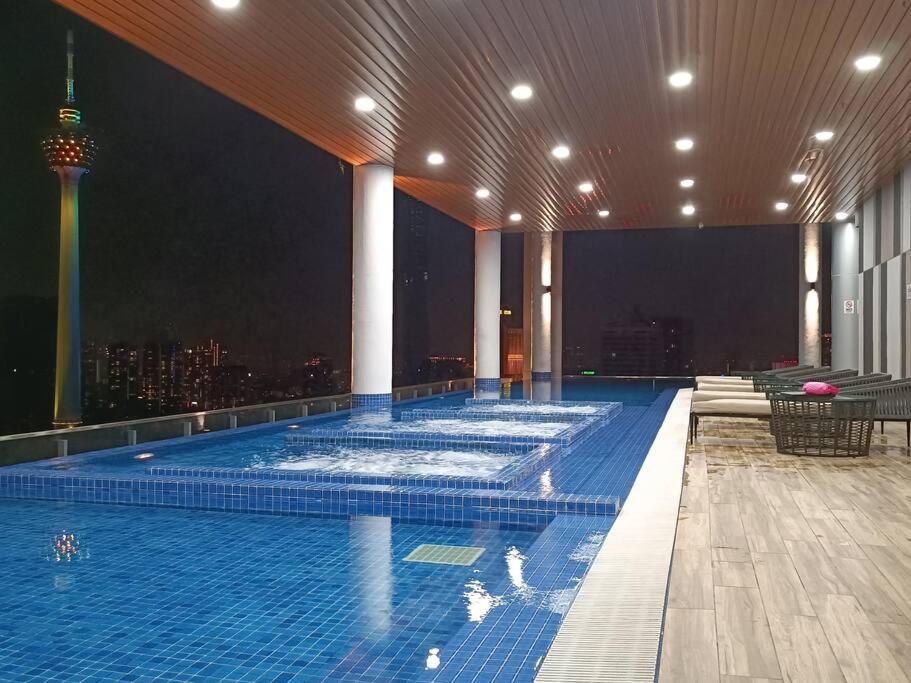 Cl 27A Insta Klcc View & Infinity Pool View Apartment กัวลาลัมเปอร์ ภายนอก รูปภาพ