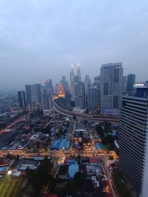 Cl 27A Insta Klcc View & Infinity Pool View Apartment กัวลาลัมเปอร์ ภายนอก รูปภาพ