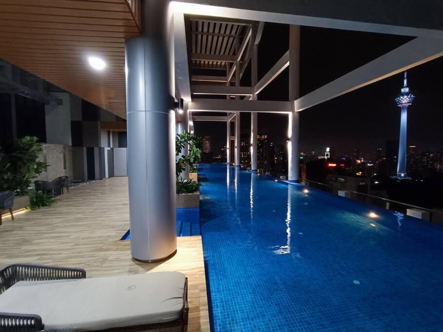 Cl 27A Insta Klcc View & Infinity Pool View Apartment กัวลาลัมเปอร์ ภายนอก รูปภาพ