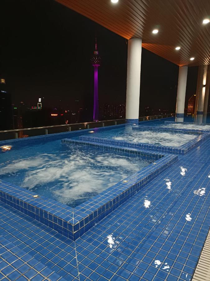 Cl 27A Insta Klcc View & Infinity Pool View Apartment กัวลาลัมเปอร์ ภายนอก รูปภาพ