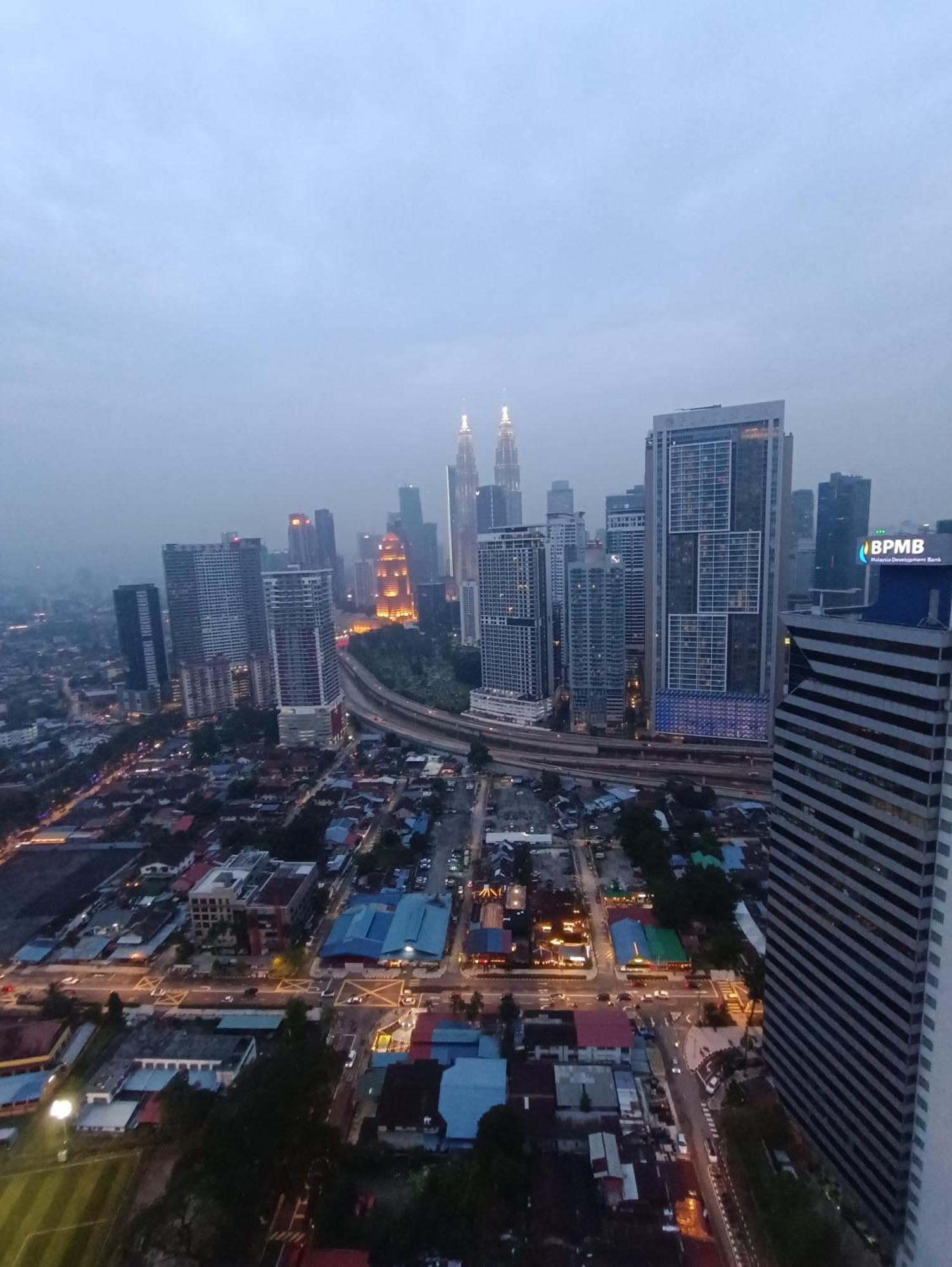 Cl 27A Insta Klcc View & Infinity Pool View Apartment กัวลาลัมเปอร์ ภายนอก รูปภาพ
