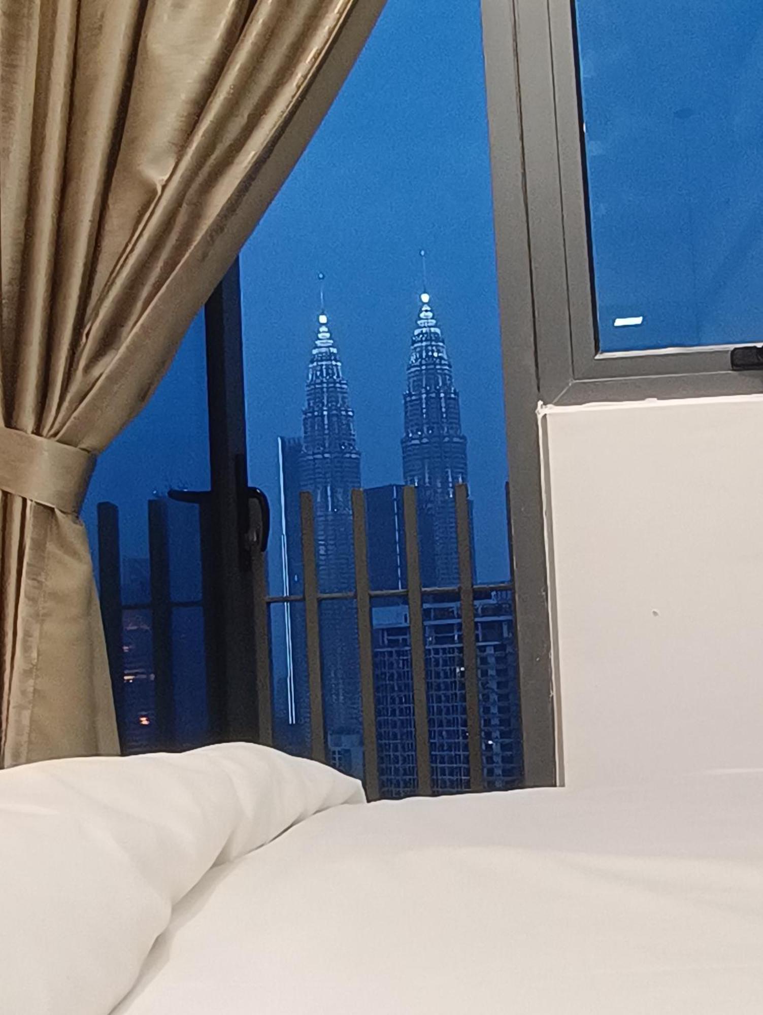 Cl 27A Insta Klcc View & Infinity Pool View Apartment กัวลาลัมเปอร์ ภายนอก รูปภาพ
